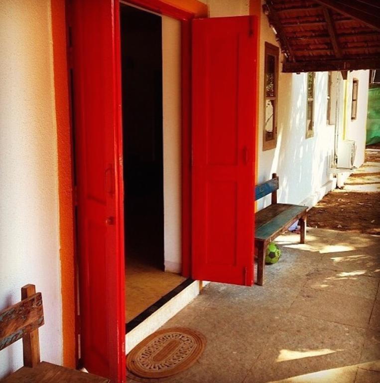 Red Door Hostel أنجونا المظهر الخارجي الصورة