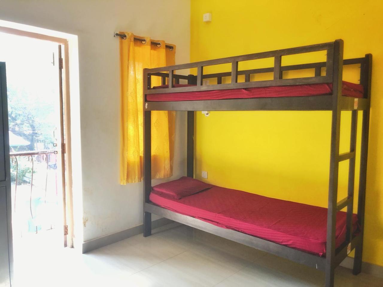 Red Door Hostel أنجونا المظهر الخارجي الصورة